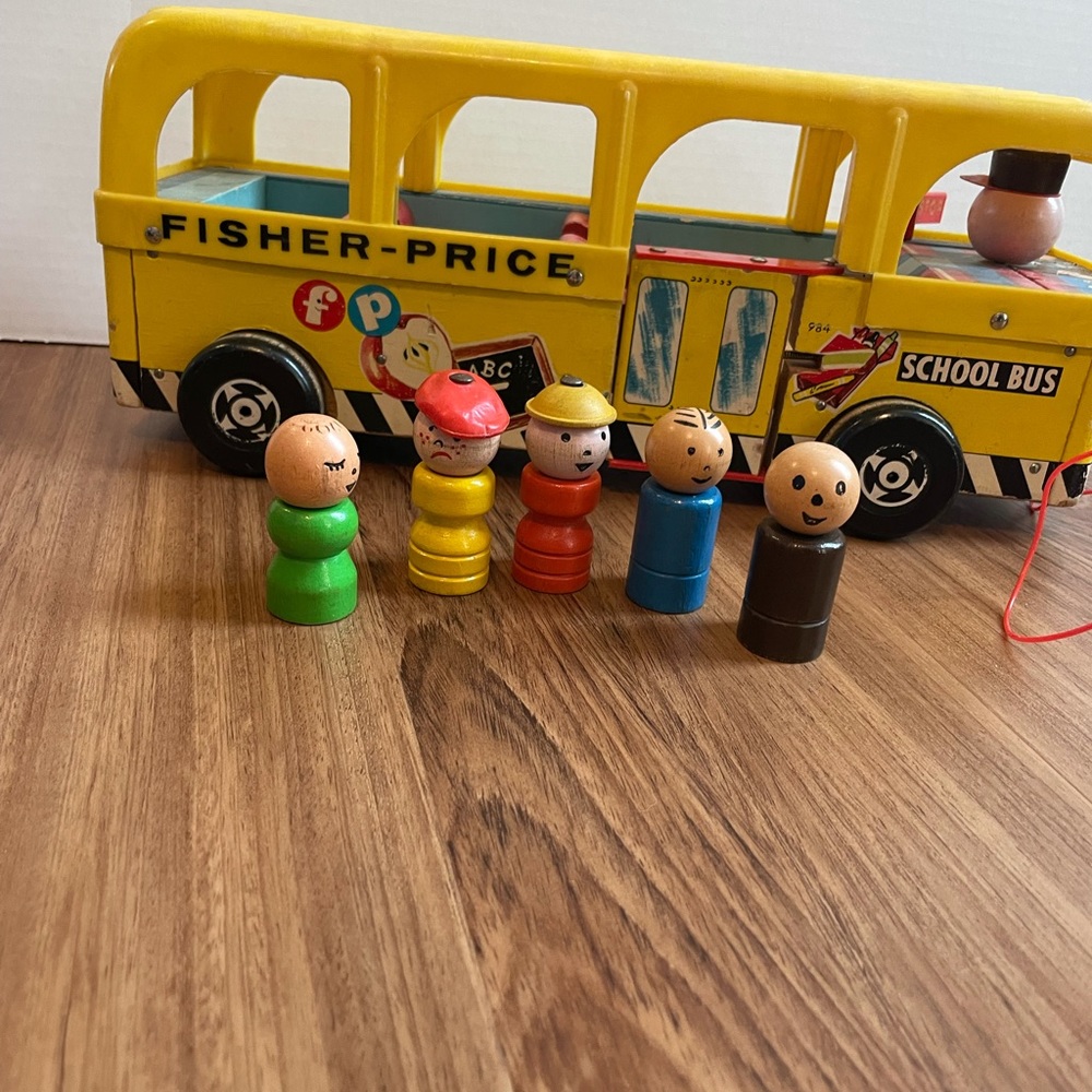 Antique Fisher price #984 School Bus with people